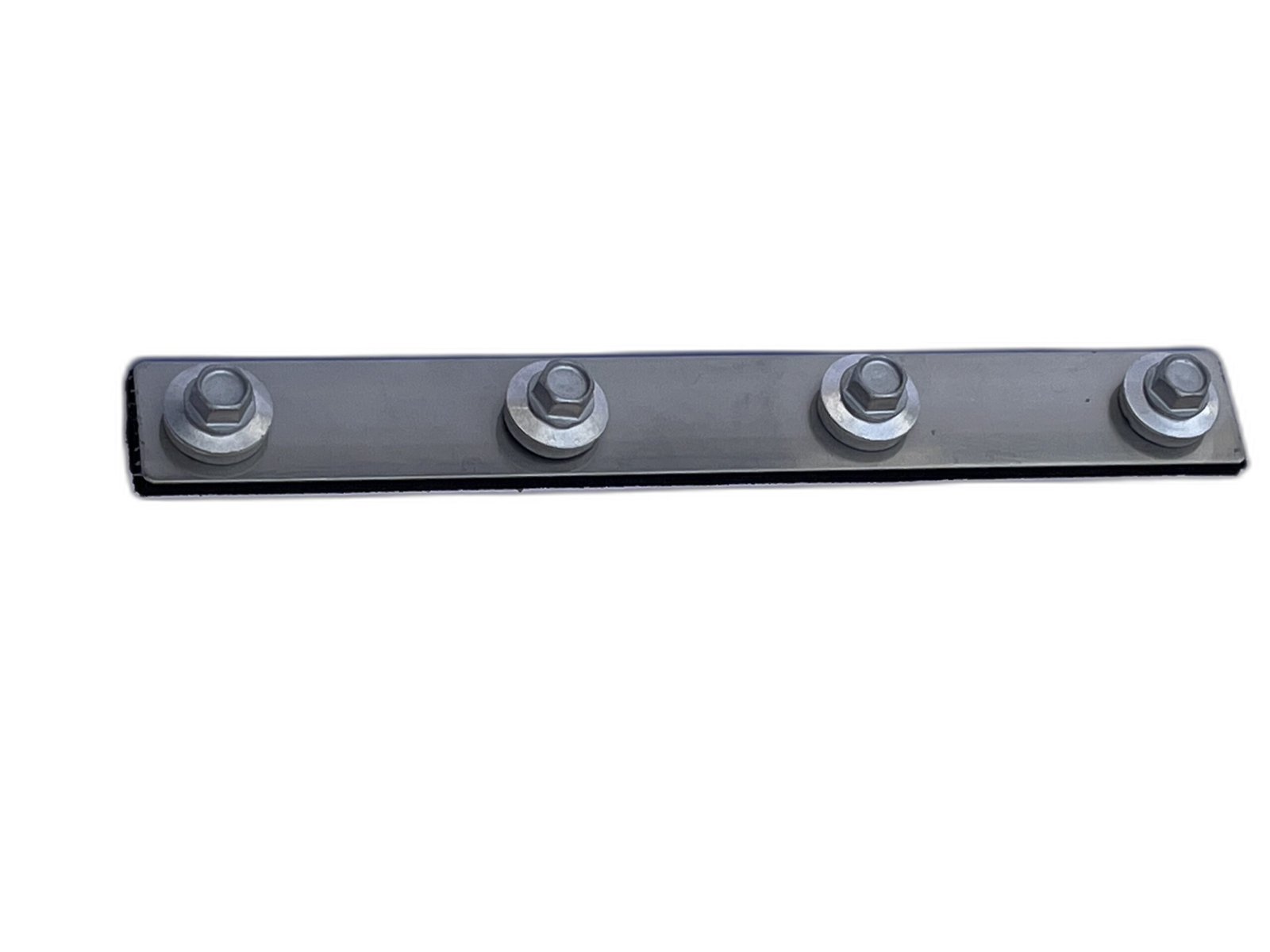 Fijación malla proteccion Omega con tornillos autorroscantes pletina fijación con tornillos autorroscantes autotaladrantes malla proteccion lucernarios traslucidos tragaluces claraboya